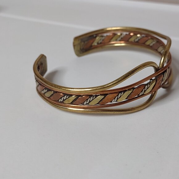 6.75 Inch Very Awesome Vintage Multi Tone Metal Cuff Bracelet - Picture 7 of 13